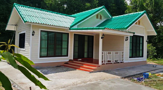 Thoughtskoto - Color To Paint House With Green Roof Thoughtskoto - Color To Paint House With Green Roof