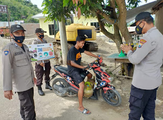 Mencegah Penularan Covid-19 Kapolsek Malua Polres Enrekang Pimpin Langsung Operasi Yustisi