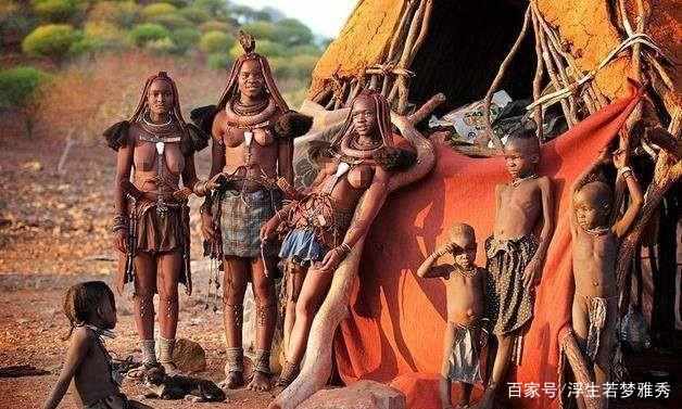 Bộ lạc nguyên thủy phụ nữ thích “khỏa thân” từ chối mặc quần áo, đàn ông yểu mệnh không sống qua 15 tuổi