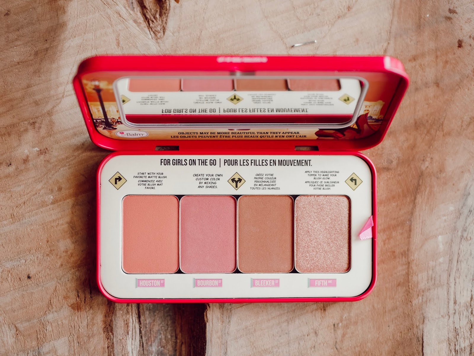 Autobalm Grl Pwdr de The Balm la palette de blush à glisser dans sa