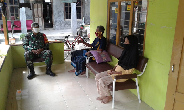 Pererat Tali Silahturahmi Babinsa Anjangsana Ke Rumah Warga