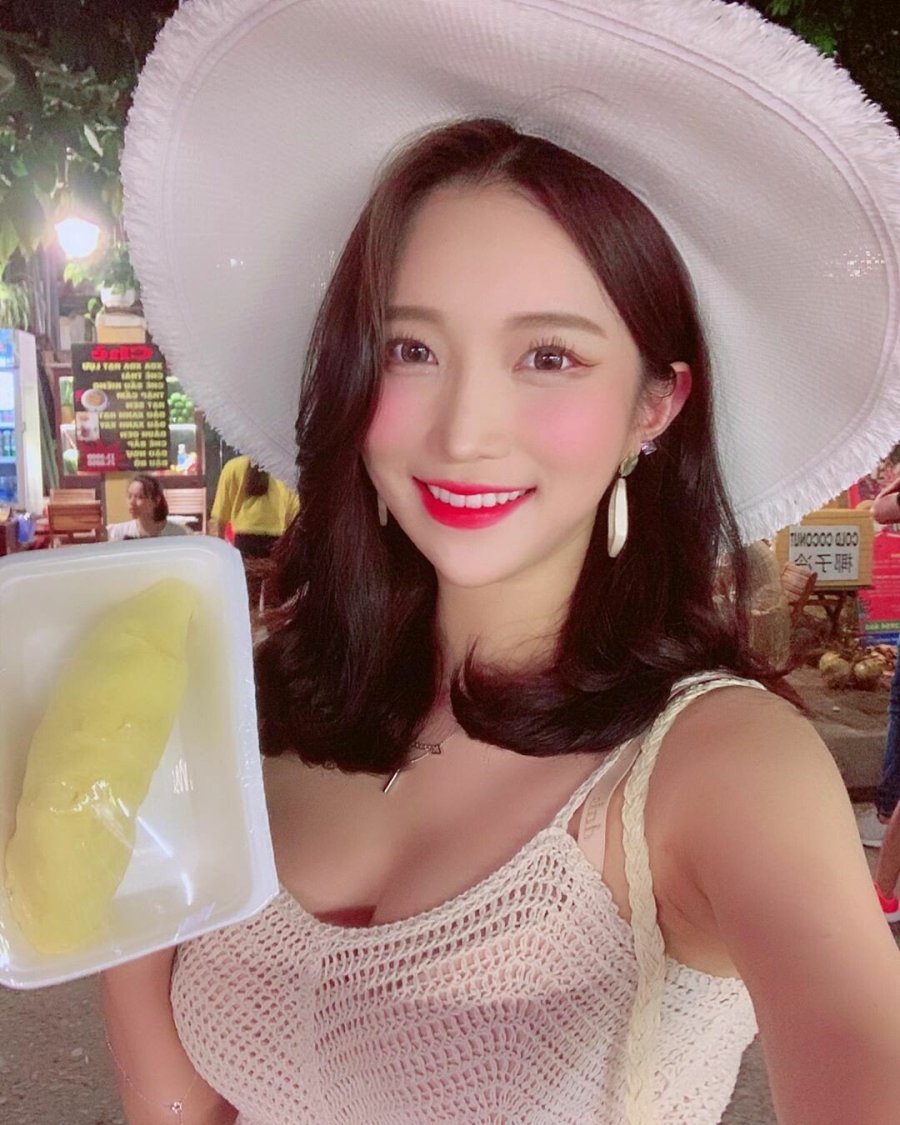 프로듀스48 출신 김현아 비키니 모음 - 디쁠