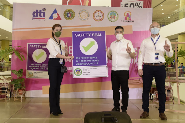 SAN JOSE DEL MONTE CITY LGU AWARDS SAFETY SEAL TO SM, ENCOURAGE CITIZENS TO GET VACCINATED