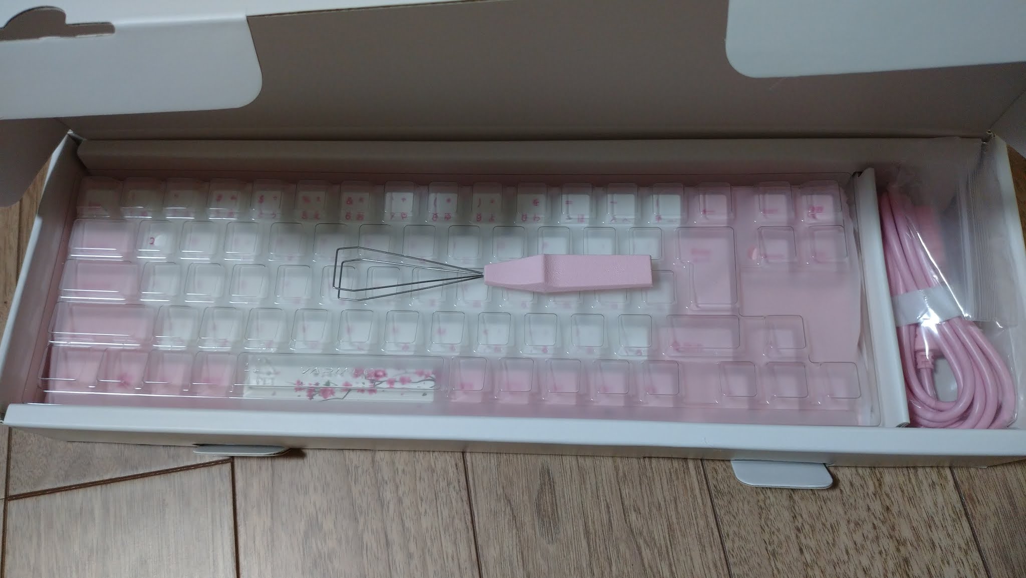 【VARMILO】憧れの、桜軸仕様の桜キーボードを手に入れたぞ！