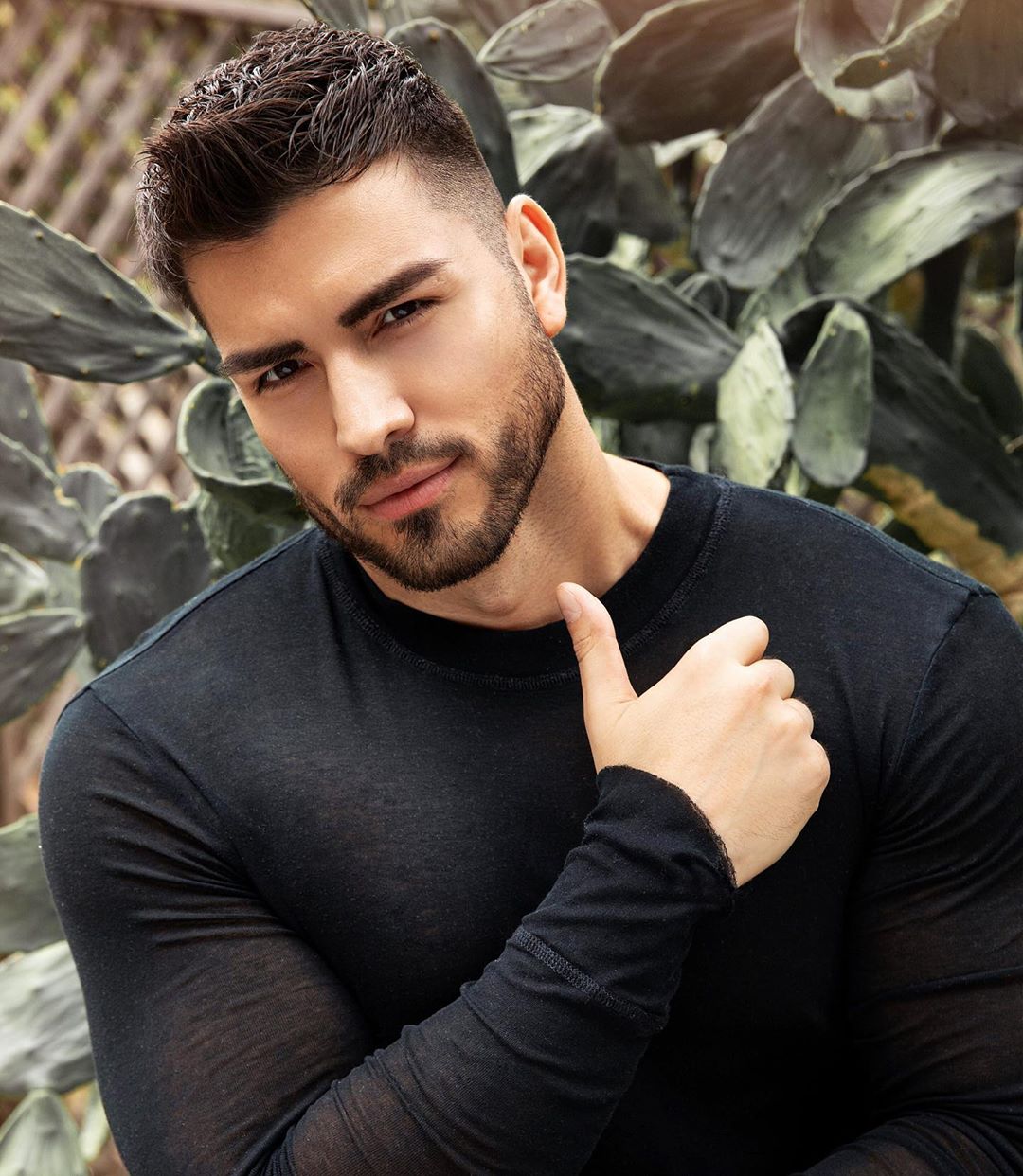 most-beautiful-men-in-the-world-mario-rodriguez-jr-sexy-male-latinos-thumbs-up