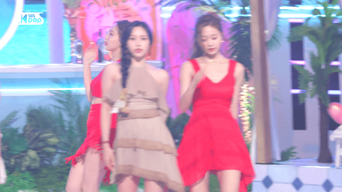 위 아래 다 짧은 나연