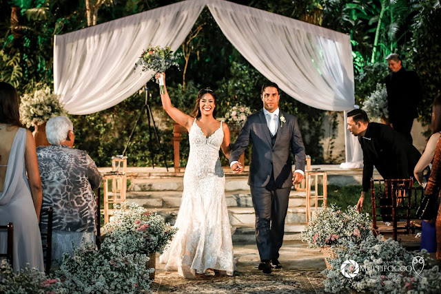 Sítio Geranium, Hyathama Pires, Multifocco, Leilah Cerqueira, casamento a céu aberto, casamento rústico, boho, decoração de casamento, decoração colorida, fotos românticas, foto com madrinhas, madrinhas iguais, Foto com padrinhos, noiva, noivo, saída do casal