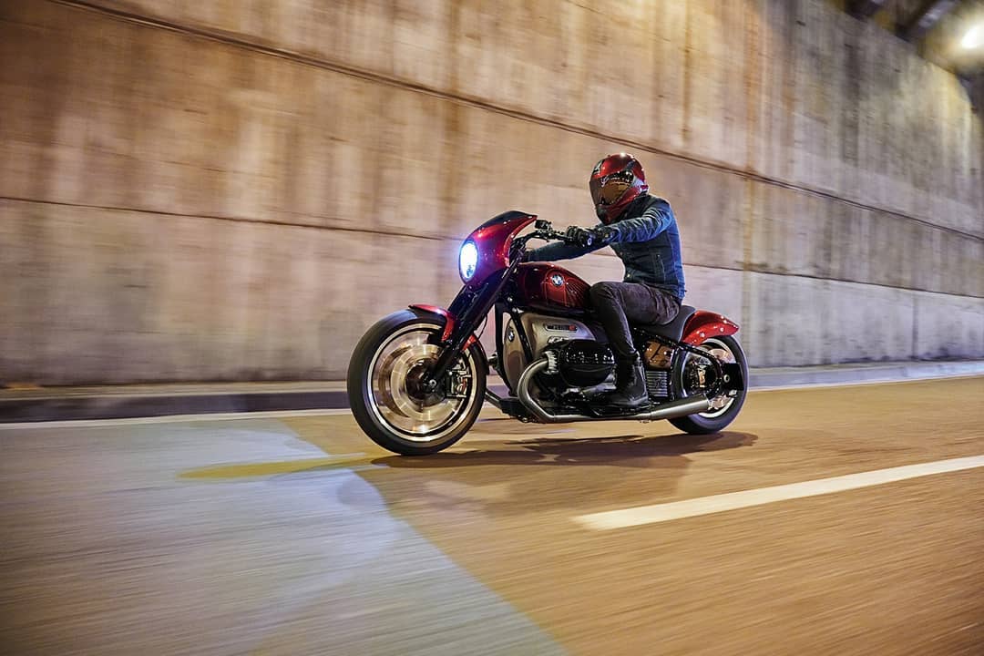 False Logic to Justify Riding Motorcycle Without Helmet. A Discussion