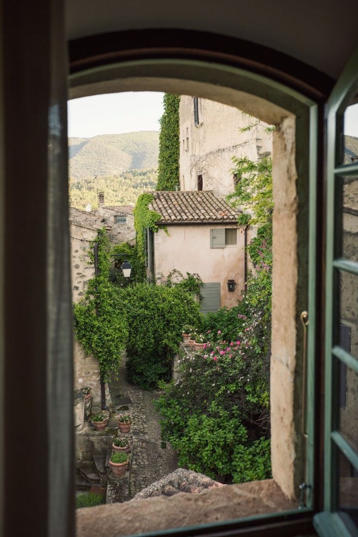 Weekday Wanderlust: Dreams of Provence