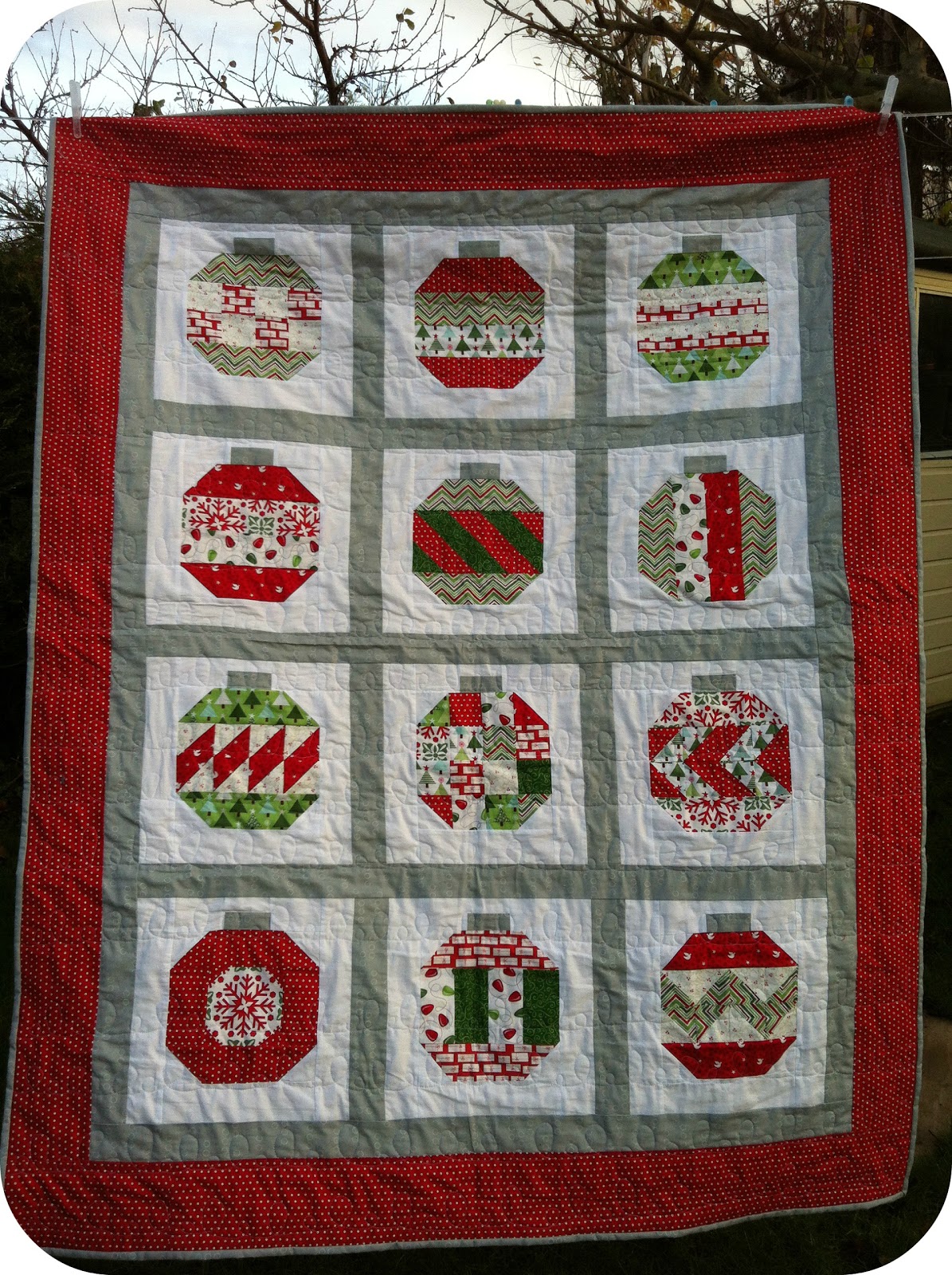Rose & Dahlia Vintage Holiday Quilt TaDah!!