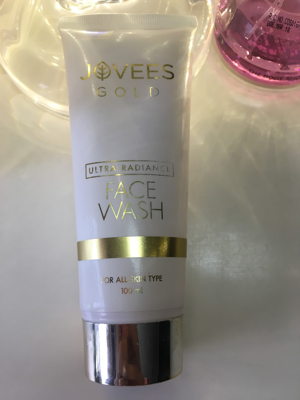 MAKEUP FOR ETERNITY Jovees Gold Ultra Radiance Face Wash Review