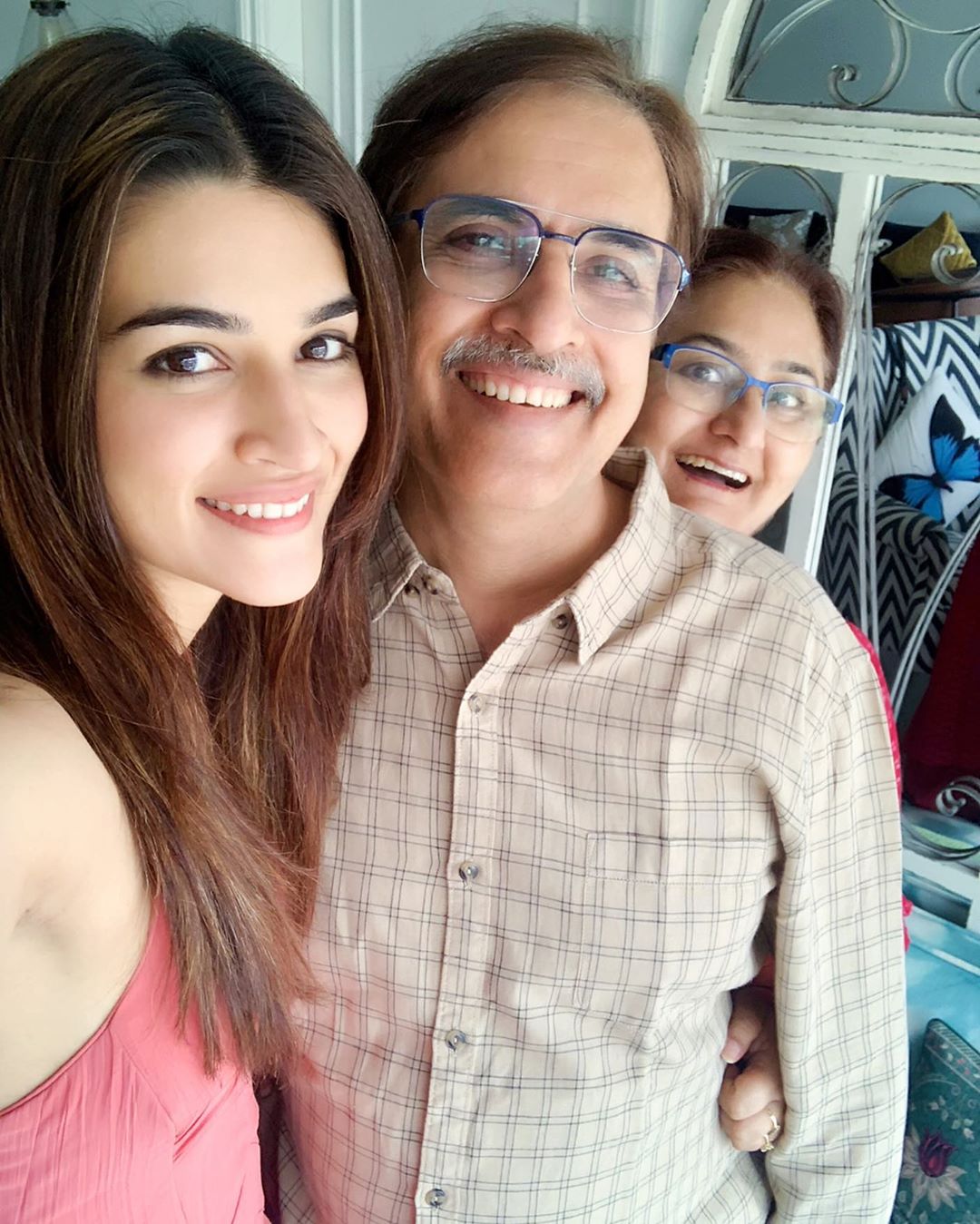 Kriti Sanon Family - Star Trendsz