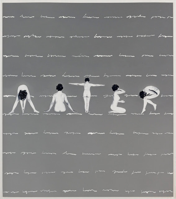 Opera di Tomaso Binga, che ha sempre giocato con la sua identità, firmando i suoi lavori sotto pseudonimo e che rappresenta in questo quadro varie donne in bianco e nero..