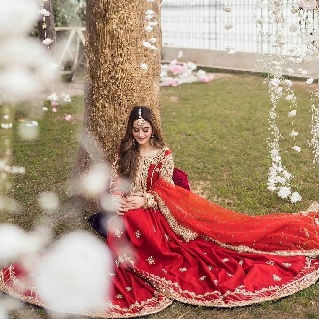 Aiman Khan Exotic looks in red bridal ...