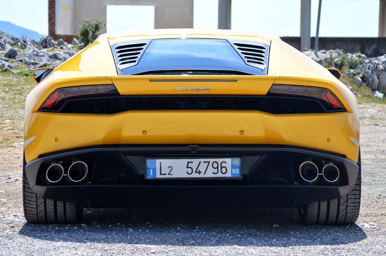 Lamborghini вид сзади