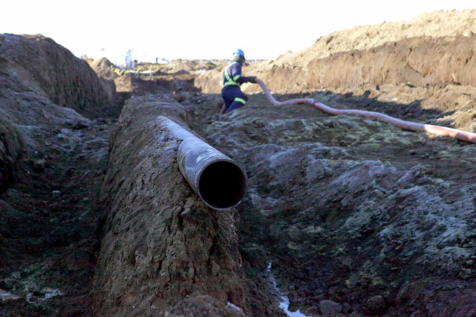 MEC&F Expert Engineers PIPELINE LEAK CAUSES 10,000GALLON OIL SPILL