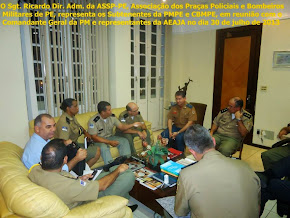 O Sgt. Ricardo  da ASSP-PE,  em reunião co Subtenentes o Comandante Geral da PM e a AEAJA – foto 02