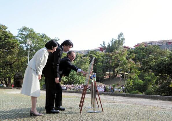 Crown Prince Akishino and Crown Princess Kiko visited Peace Memorial Park in the city of Itoman in Okinawa Prefecture