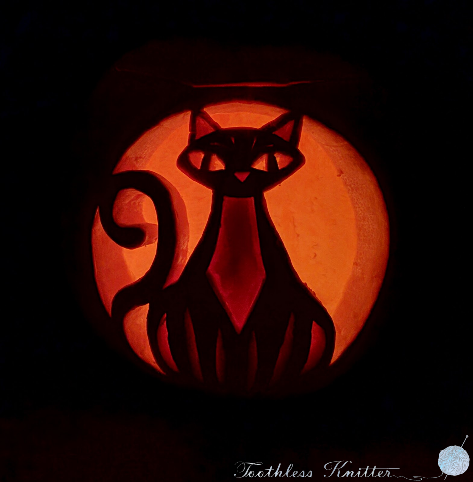 Toothless Knitter Halloween Cat Pumpkin Carving