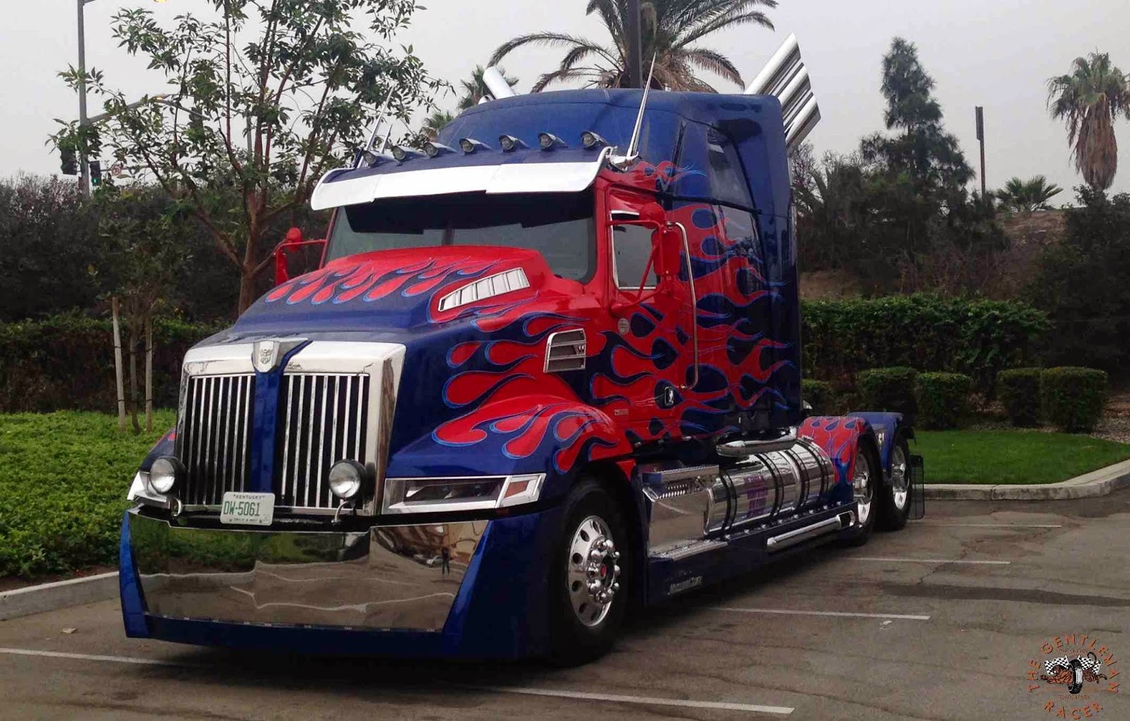 Оптимус Прайм тягач Peterbilt