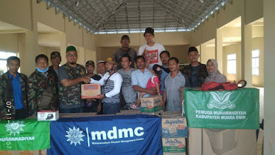 Korban Banjir di Desa Ujanmas Terima Bantuan dari PDPM dan MDMC Muhammadiyah Kabupaten Mua