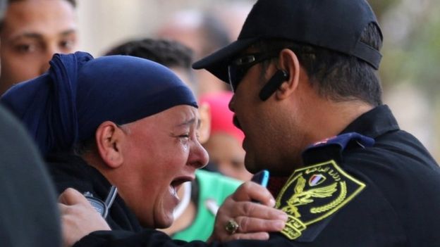 بالفيديو..شهود عيان ومشاهدة سيدة تضع القنبلة في صفوف السيدات، والتي أدت لتفجيرات الكنيسة المرقسية بالعباسية ومعظم القتلى والمصابين من الأطفال والسيدات بالفيديو..شهود عيان ومشاهدة سيدة تضع القنبلة في صفوف السيدات، والتي أدت لتفجيرات الكنيسة المرقسية بالعباسية ومعظم القتلى والمصابين من الأطفال والسيدات