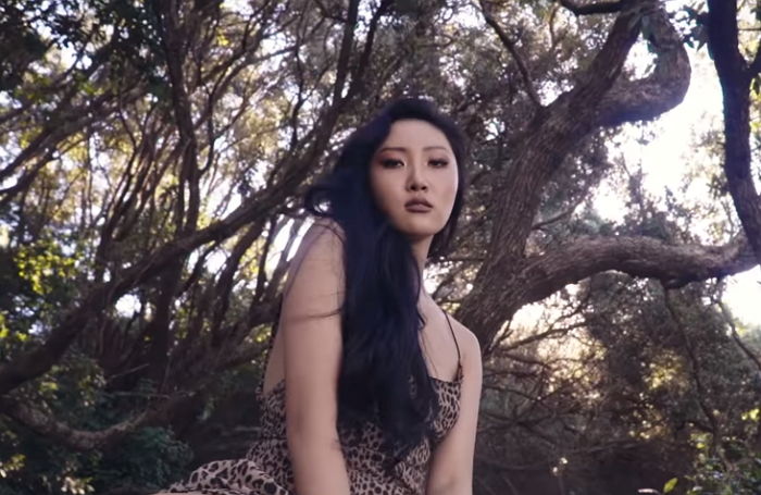 흑발에 '호피 무늬 원피스' 입고 '섹시미' 제대로 터진 마마무 화사 | 인스티즈