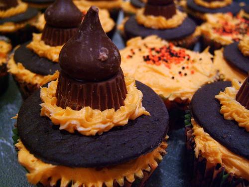 Witch Hat Cupcakes halloween cupcakes and treats