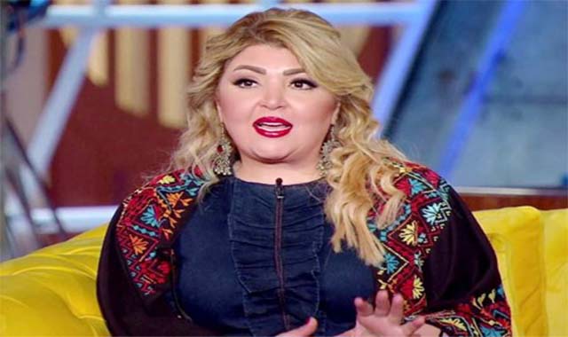 شقيقة الفنان أحمد السقا ووالدتة يهاجمان الفنانة مها أحمد