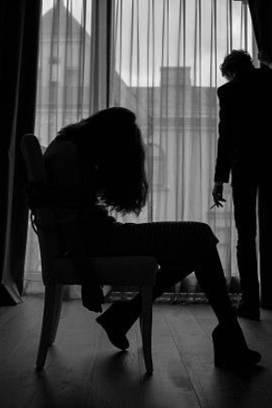 Juegos de dominacion Mujer en un juego de dominación atada y amordazada por su novio de forma consensuada