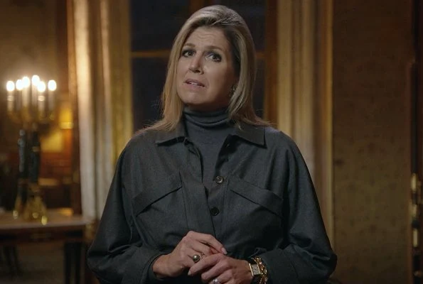 Dutch Queen Maxima wore Natan twill coat with pockets and belt, and grey wool ceshmere turtle-neck sweater from Natan. Massimo Dutti sweater