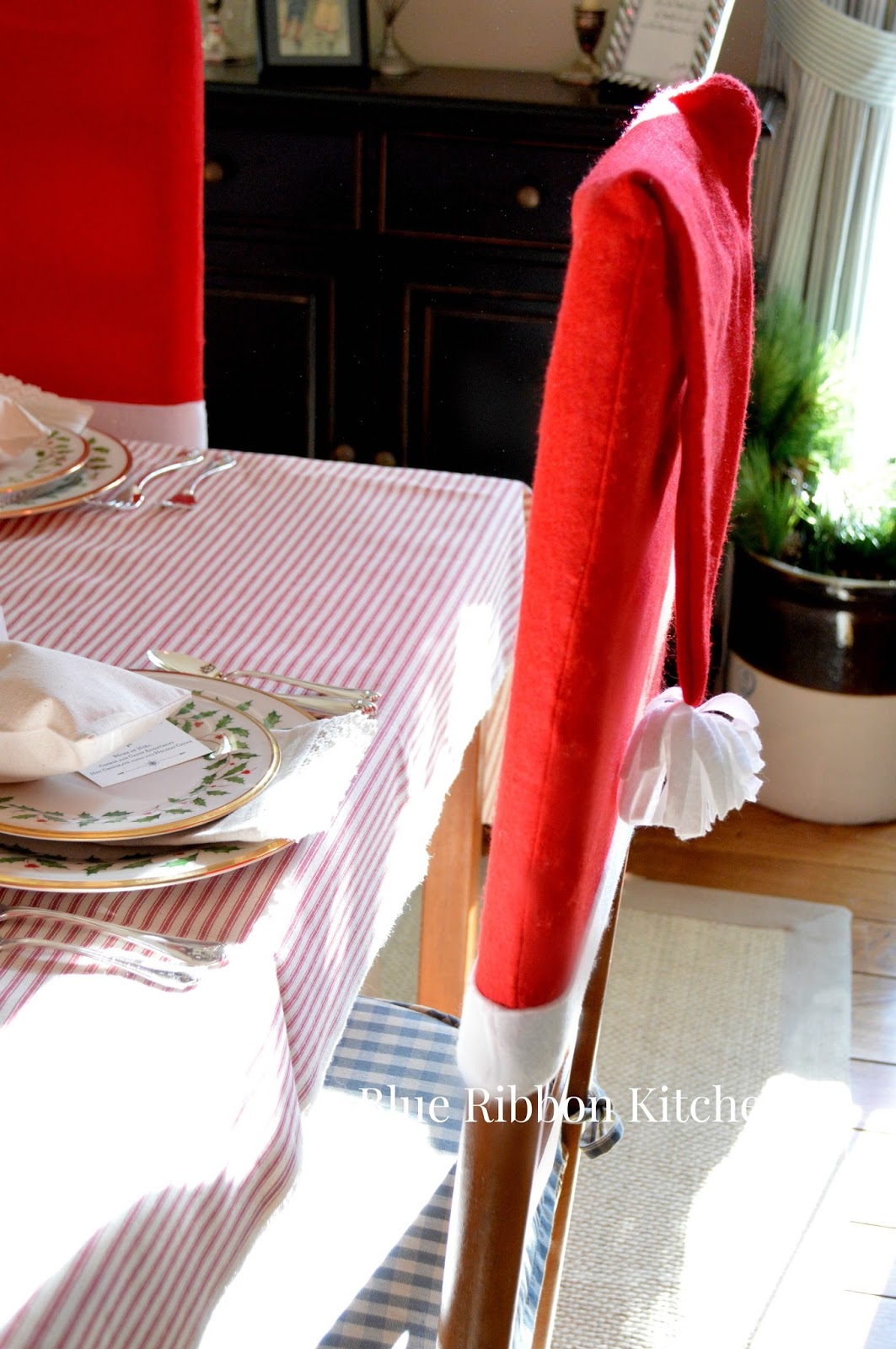 Blue Ribbon Kitchen Santa Claus Is Coming Santa Hat Chair