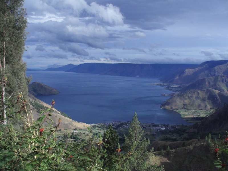 Cerita rakyat danau toba dalam bahasa inggris  OnFa