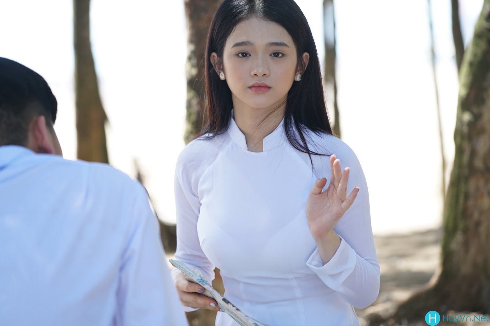 Linh Ka đẹp lồng lộn trong MV Vô Cùng – Phan Duy Anh