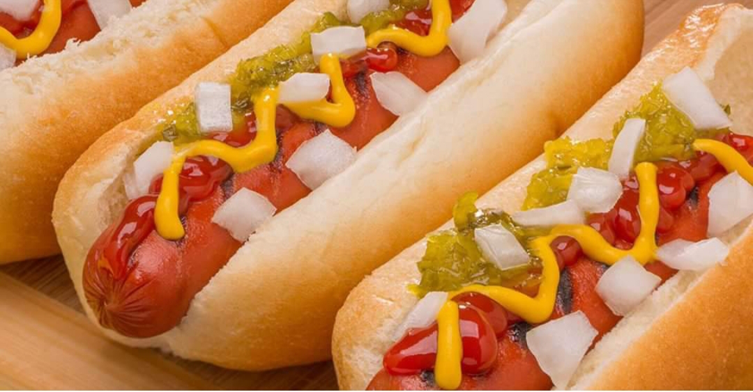 хот дог спайси. хот дог и пиво. хот дог лонгер. разные хот доги. хот дог канадский.