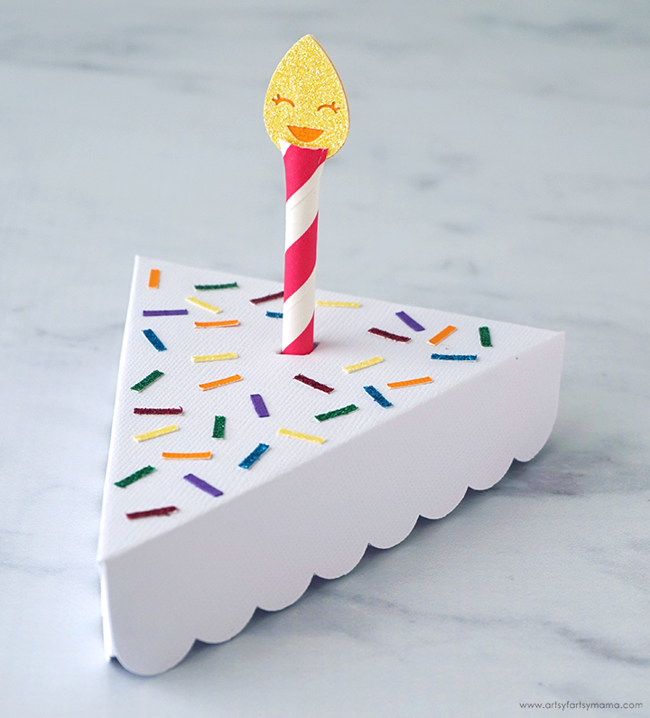 Cake Topper for Birthday Party with Cricut!