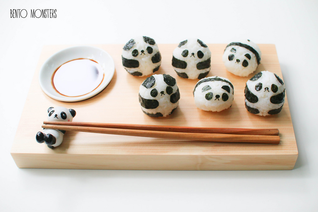 03-Panda-Sushi-Li-Ming-Lee-Kyaraben-Bento-Monsters-Themed-Lunch-Art-www-designstack-co