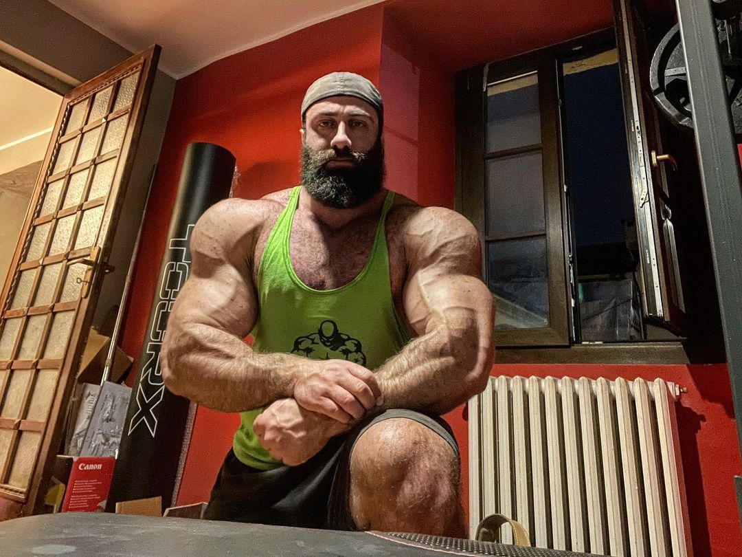 Мигель Валенсия бодибилдер