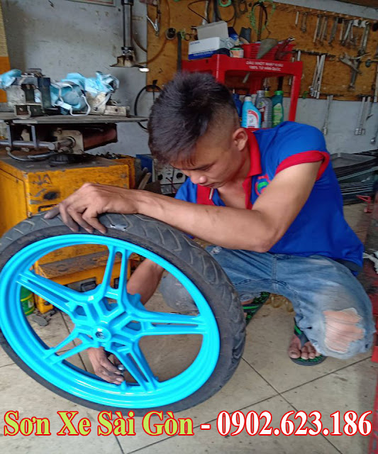 Sơn mâm xe máy Exciter màu xanh nước biển cực đẹp Sơn mâm xe máy Exciter màu xanh nước biển cực đẹp