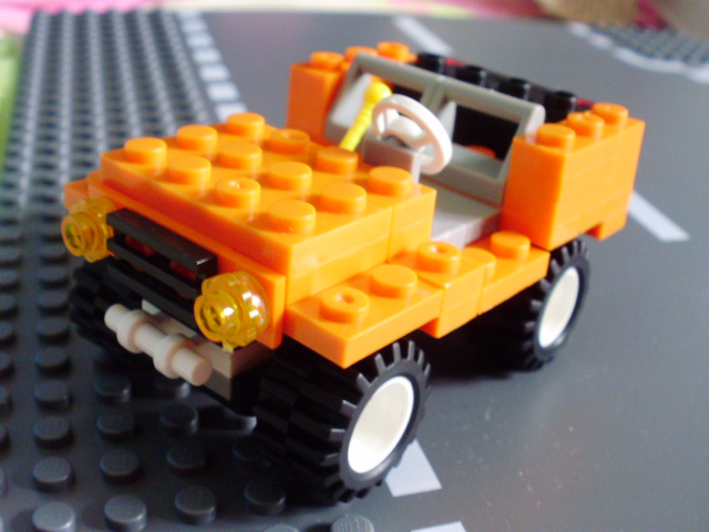 MOC LEGO Jeep laranja