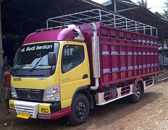 Variasi Truk Lampung-ungu kuning