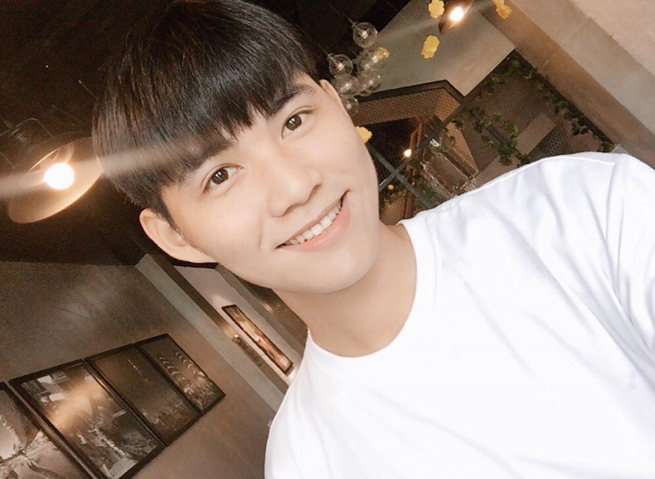 "Trai đẹp" Diều Vị Hùng "Trai đẹp" Diều Vị Hùng