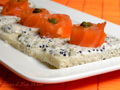 hiperica_lady_boheme_blog_cucina_ricette_gustose_facili_e_veloci_tartine_al_salmone_4