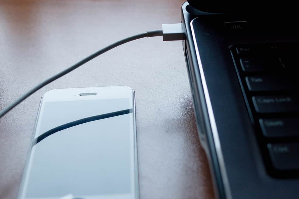 Cara Menyambungkan Wifi HP ke Laptop Menggunakan Kabel Data cara menyambungkan wifi hp ke laptop dengan usb