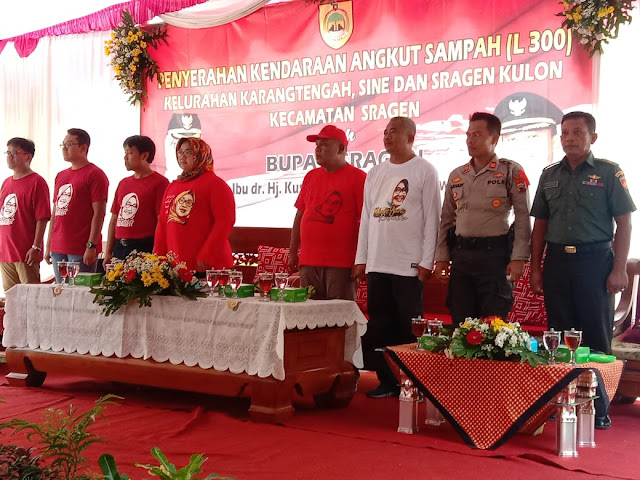 Bupati Sragen Serahkan Tiga Mobil Sampah Kepada Tiga Kelurahan Bupati Sragen Serahkan Tiga Mobil Sampah Kepada Tiga Kelurahan