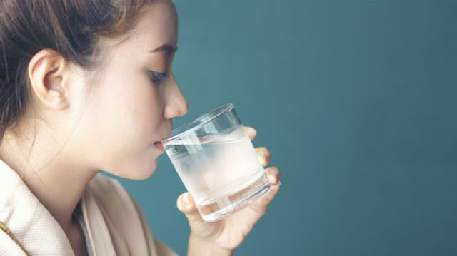 Minum Air Putih Yang Banyak Saat Bermain Komputer Minum Air Putih Yang Banyak Saat Bermain Komputer