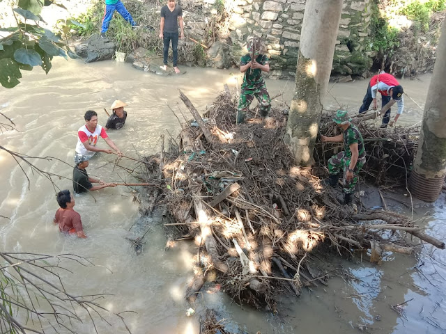 Pembersihan Sampah Sungai Cegah Banjir