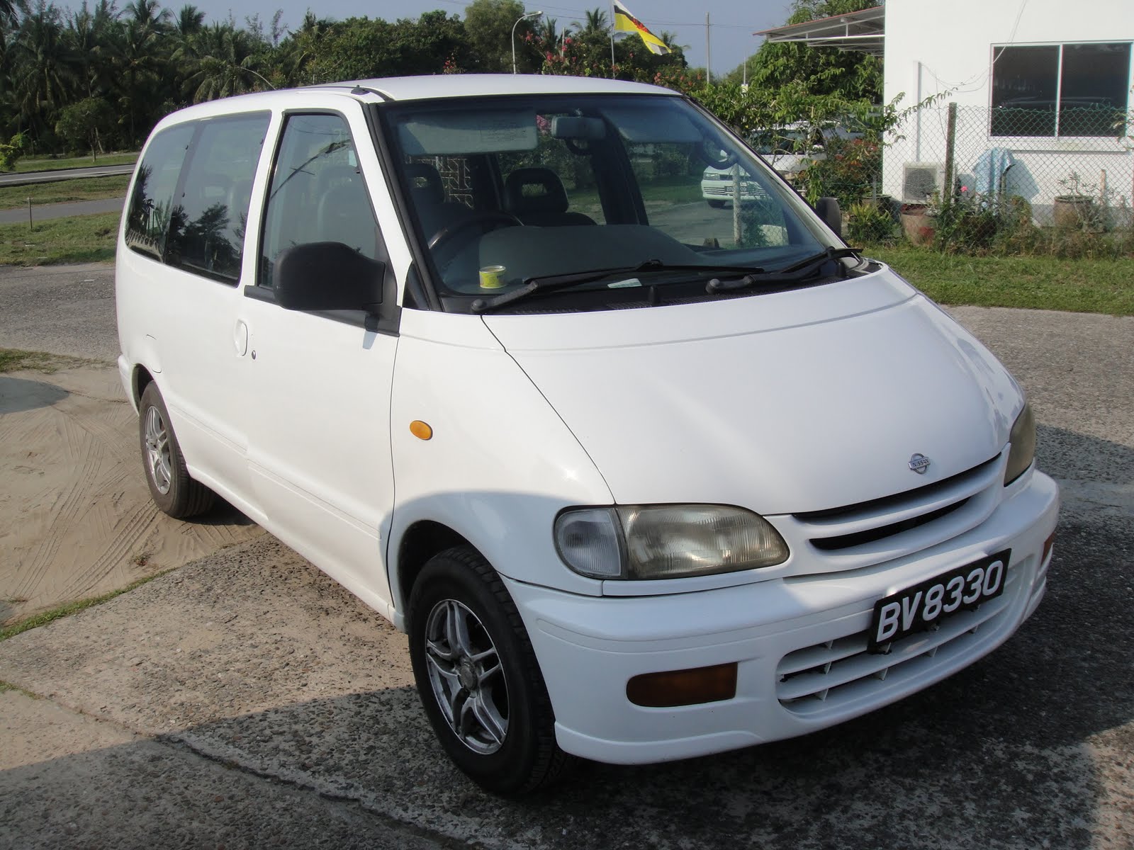 YOUR DREAM CAR MOTORCITY BRUNEI NISSAN SERENA 2.0