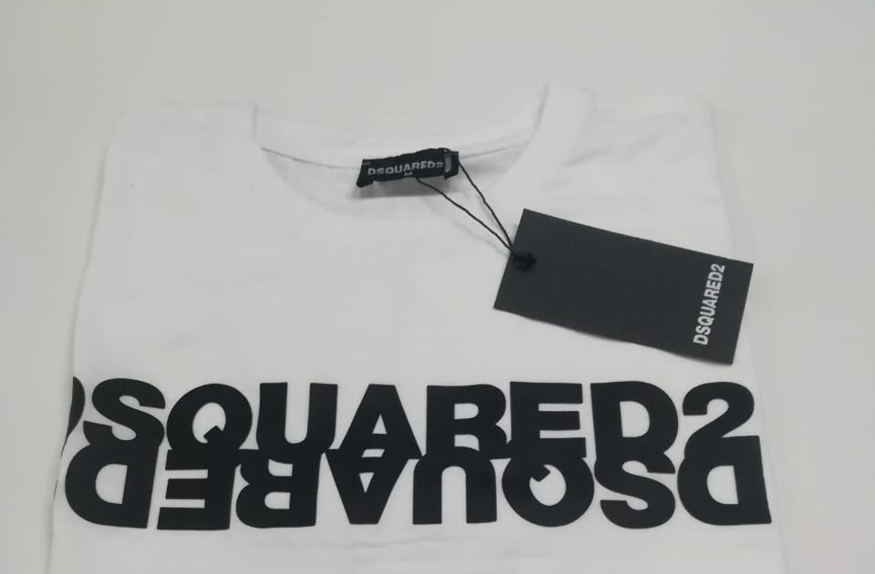 white colour DSQUARED 2 t shirt whith brand name