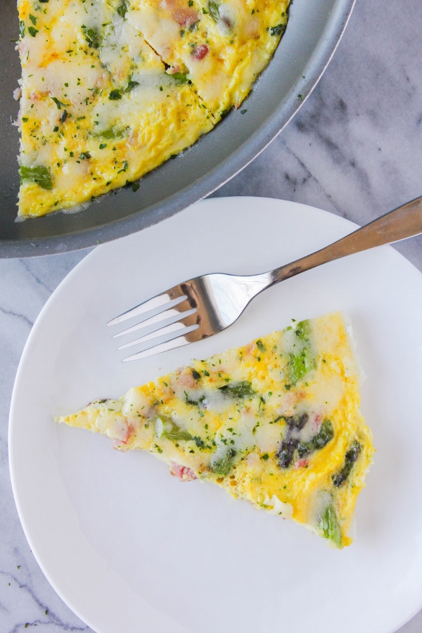 his beautiful Asparagus and Pancetta Frittata recipe is so simple to make! Ready in less than 30 minutes, this dish is perfect for Mother's Day brunch!